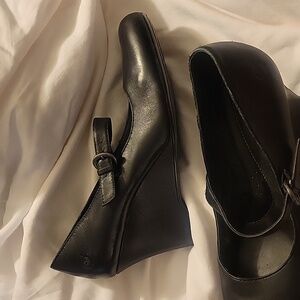 Born Leather Mary Janes size 11  Barely Worn